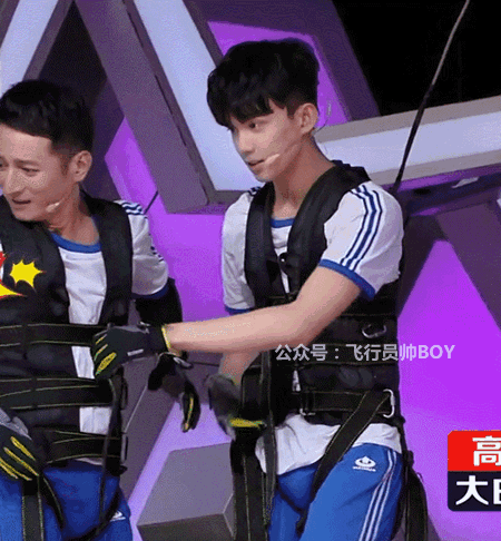 吴磊上综艺吊威亚引网友围观白衬衫正装照刷屏了