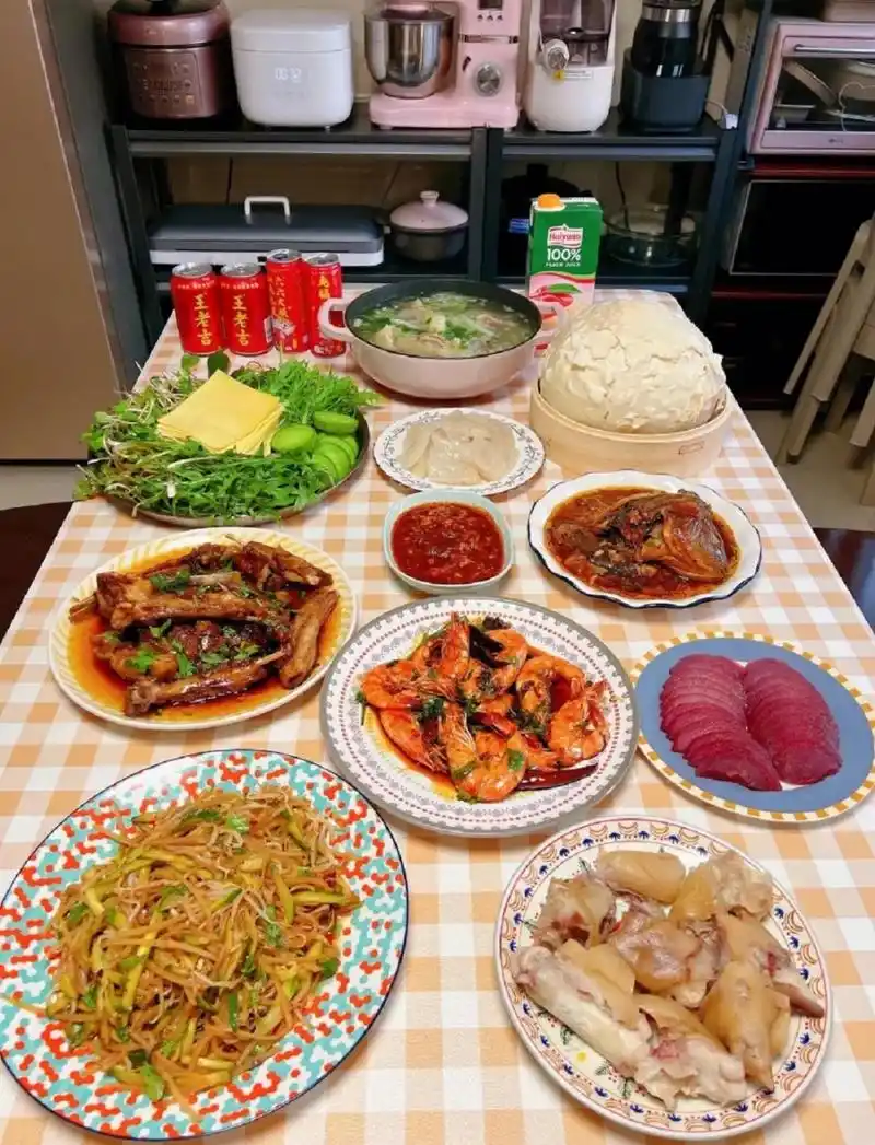 一,福建朋友请客吃饭 图二,东北朋友请客吃饭 图三,浙江朋友请客晚饭