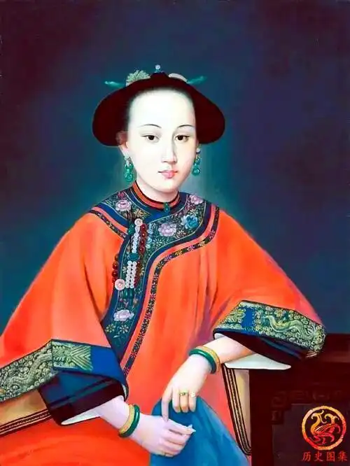 乾隆皇帝与后宫妃嫔画像:图2是富察皇后,图5是"魏璎珞"的原型