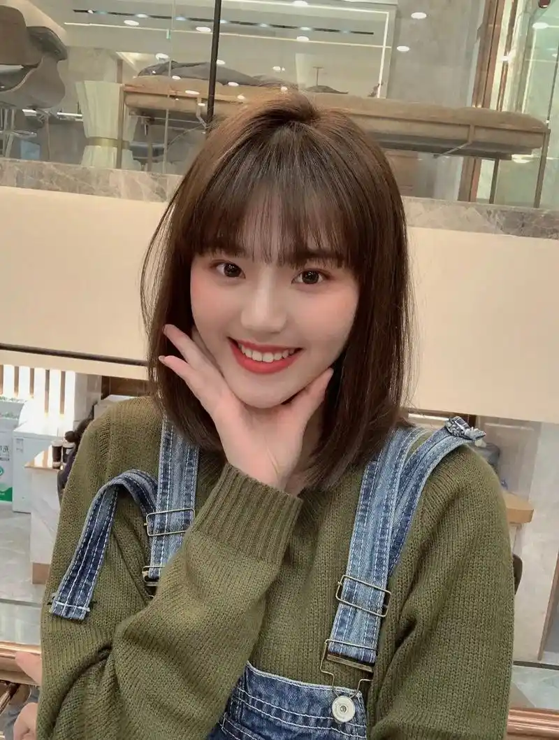 漫画刘海(减龄必备神器)好看不挑脸型这款发型超显脸小~#减 - 抖音