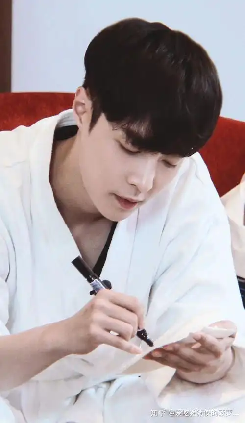 张艺兴值得吗?有些什么很棒的图片. - 知乎