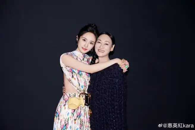 杨幂loewe罗意威全球品牌代言人##杨幂更新合照