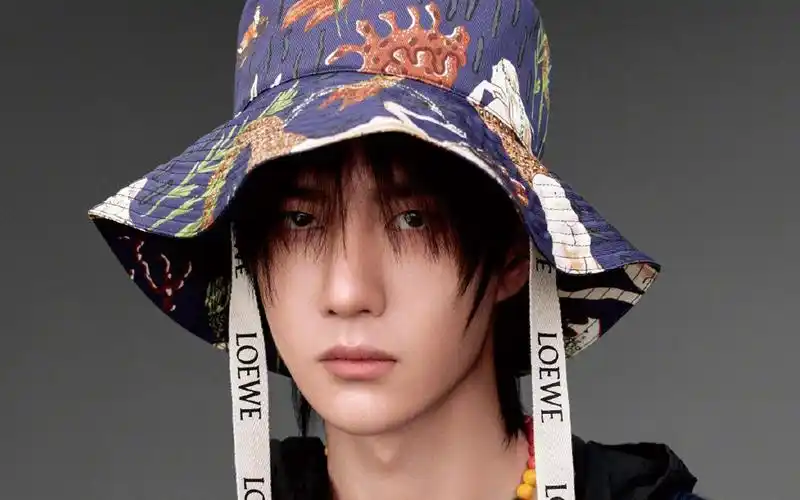 小鲜肉王一博首次单人三封大片写真