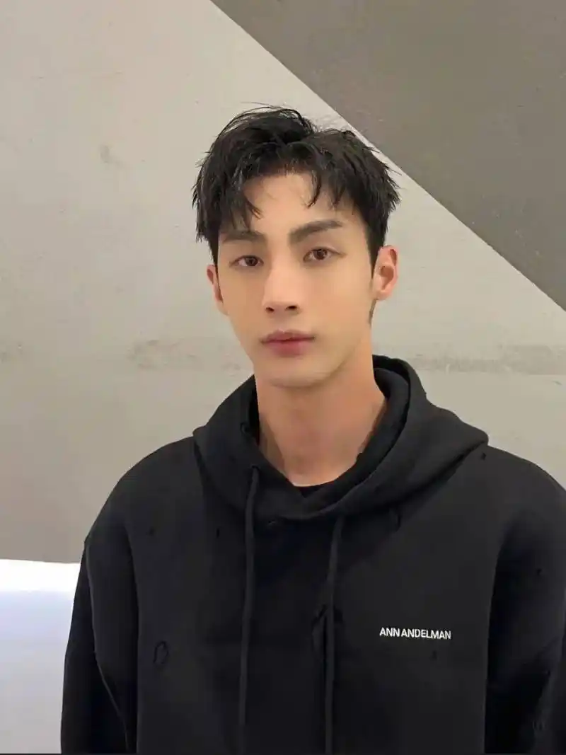 67男士发型分享超微分三七69