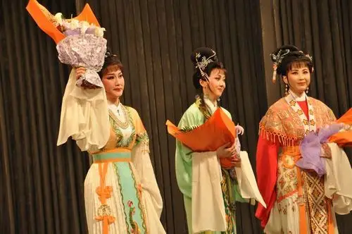 场,一次在大剧院 ,一次在逸夫舞台,这次西厢记的照片是在逸夫舞台拍的