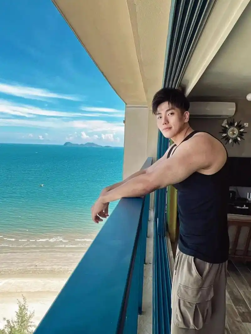 185cm广东肌肉帅哥,海外留学的狼狗又欲又撩!#肌肉型男# #胸肌