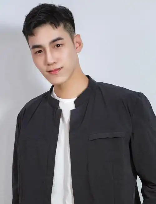 男生"锅盖头"发型早过时了,想帅就剪这4款潮流短发,干净帅气