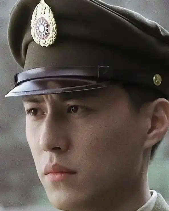 47岁靳东国外被偶遇,白发啤酒肚又老又胖!谁能想到花期这么短呢