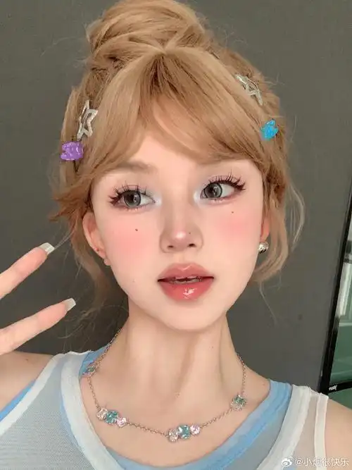 夏日多巴胺果汁甜心粉蓝撞色泰好看啦夏天的感觉#今日妆容##微博影像