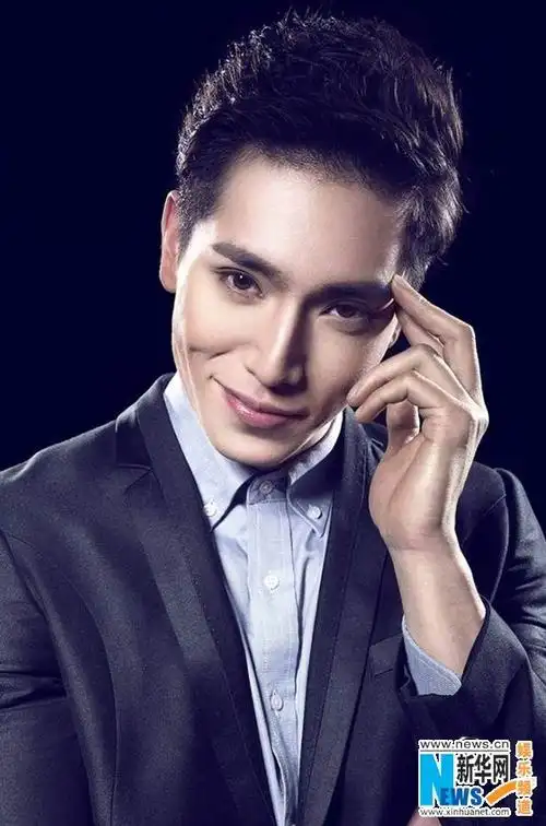 赵威霖最新写真曝光 黑灰色调现绅士魅力(组图)【3】