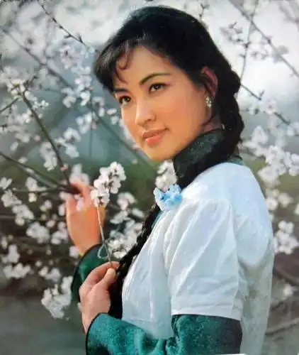 女明星看了都嫉妒的神颜,长她这样