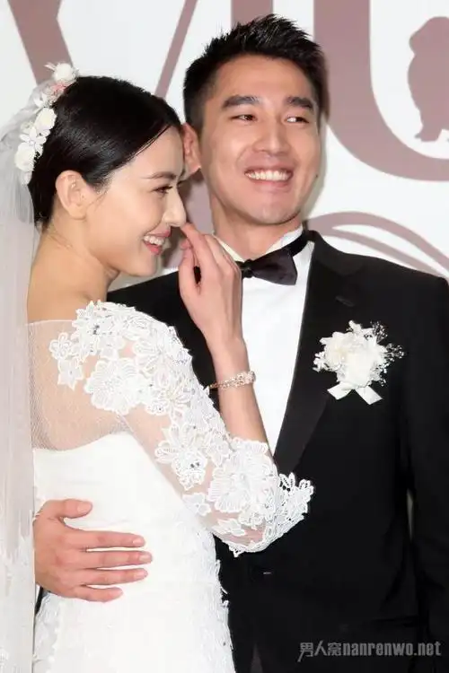 40岁的高龄产妇高圆圆官宣怀孕随后得到全网祝福