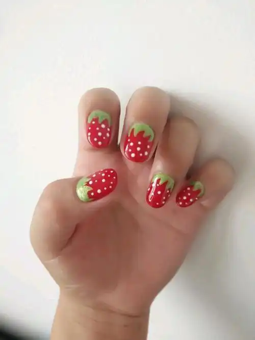 美甲图片 - 可爱草莓