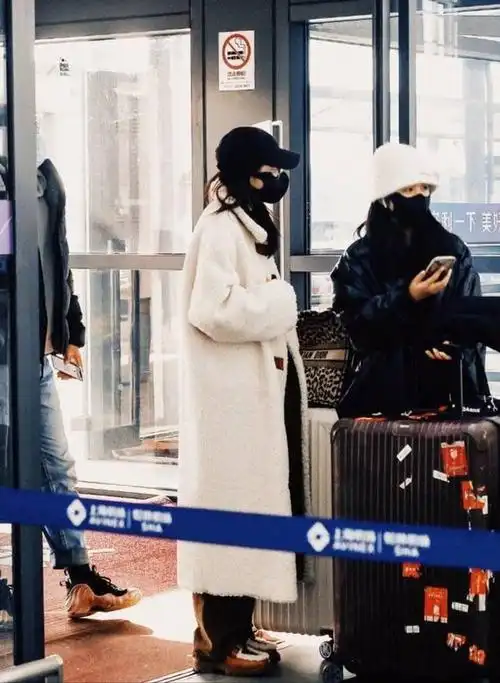 迪丽热巴陷怀孕风波疑似将去国外待产孩子父亲成谜