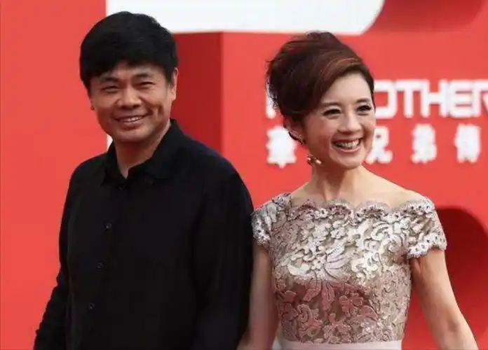 回顾许戈辉:事业巅峰期离开央视,嫁富商后与丈夫前妻亲如姐妹