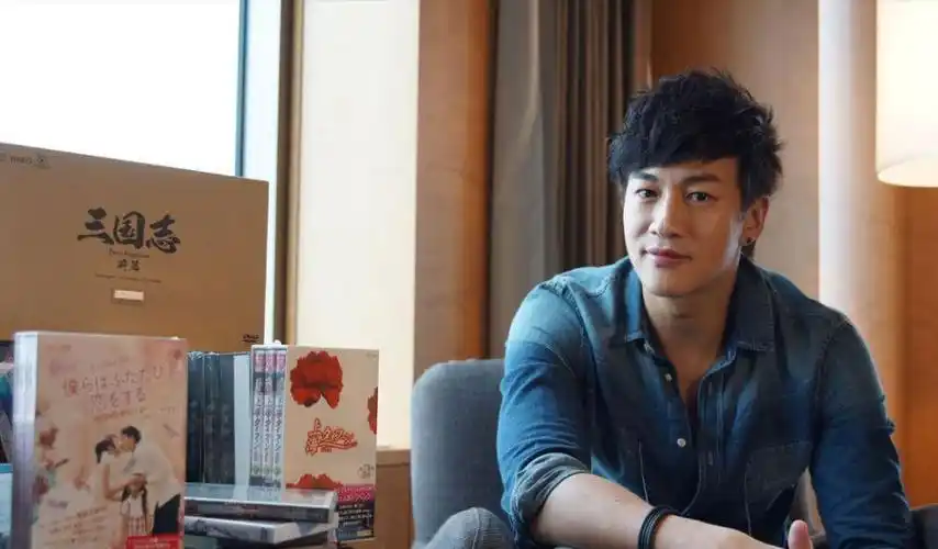 回顾何润东:曾三次表白孙俪被拒,41岁迎娶柜姐,无子也