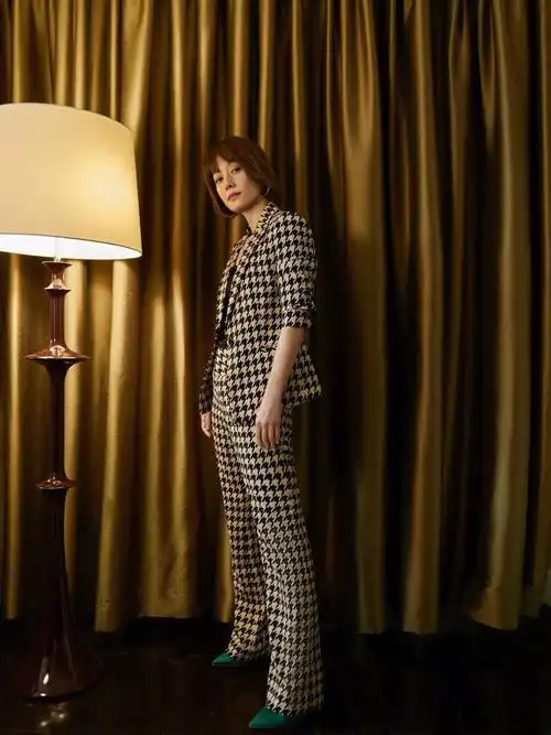 演员 马伊琍 出席电影活动身着2021秋冬系列千鸟格套装摩登简约黑白