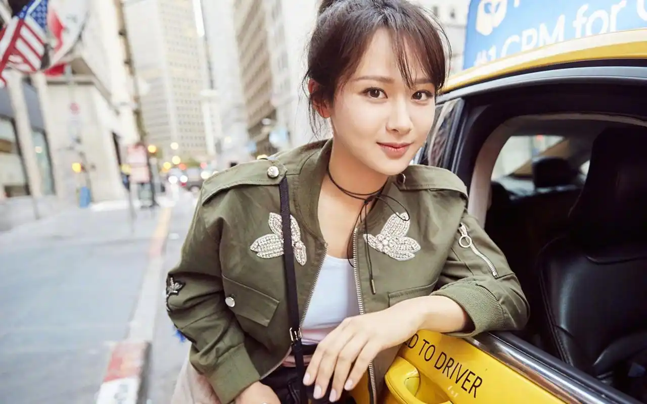 美丽女神杨紫时尚帅气街拍写真,大陆明星-回车桌面