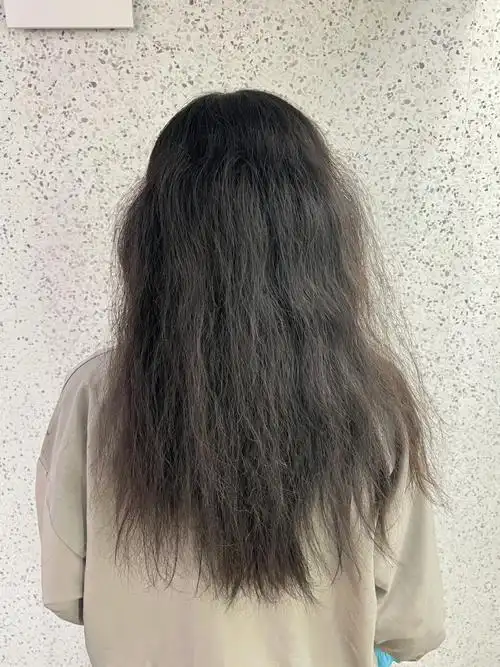 这种沙发加上严重受损的头发最容易翻车