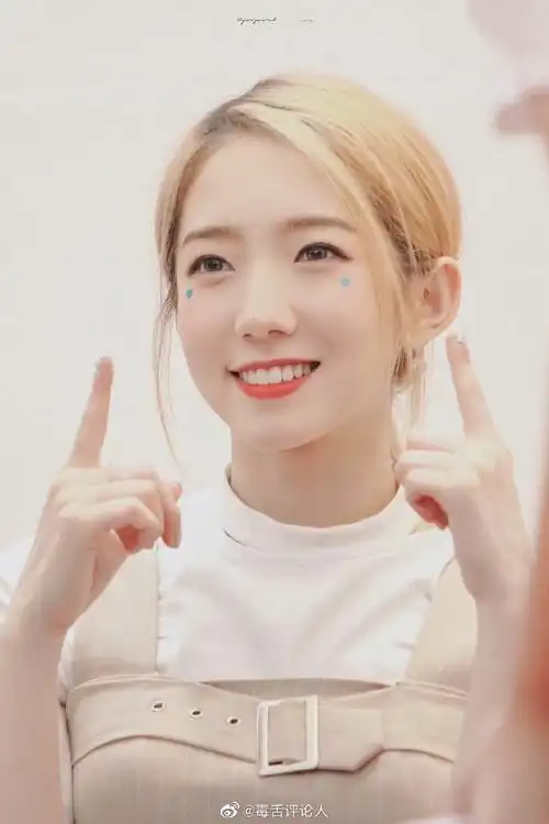 五年前的孟美岐饭拍好奶