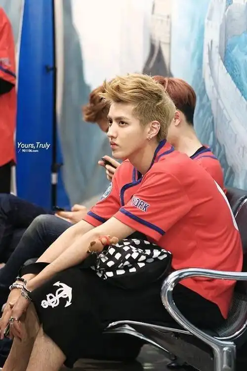 你一定没见过吴亦凡这组旧照,五年前的他就是天神本神了吧