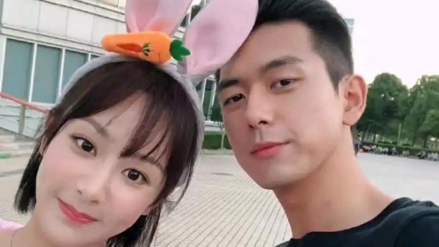 杨紫李现二搭新剧《国色芳华》,男方二番引粉丝们刷屏表达不满:丢人现