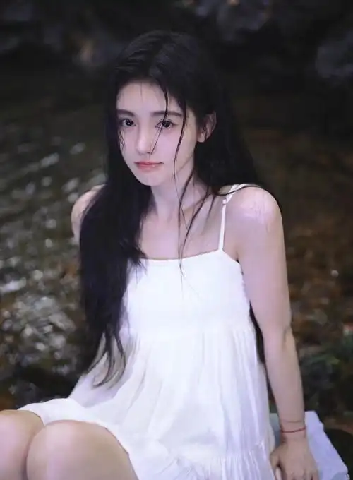 鞠婧祎一袭白色吊带裙,清纯甜美,楚楚动人!_高清图集_新浪网