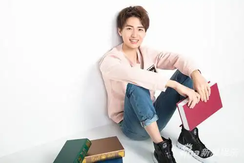 组图:王成最新写真曝光 眉目俊朗笑容沁人心脾