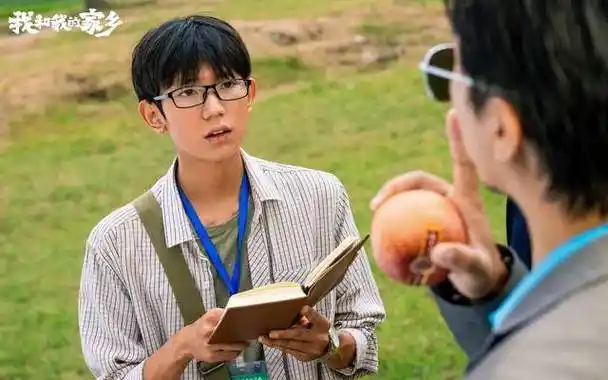 2021年12月《追光的日子》正式宣布王源将在剧中,饰演热血追梦少年