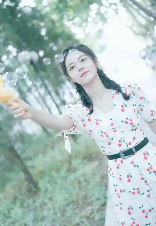 董子健旗下赵今麦,穿少女裙跳芭蕾太惊艳,难怪成新一届国民闺女_女生