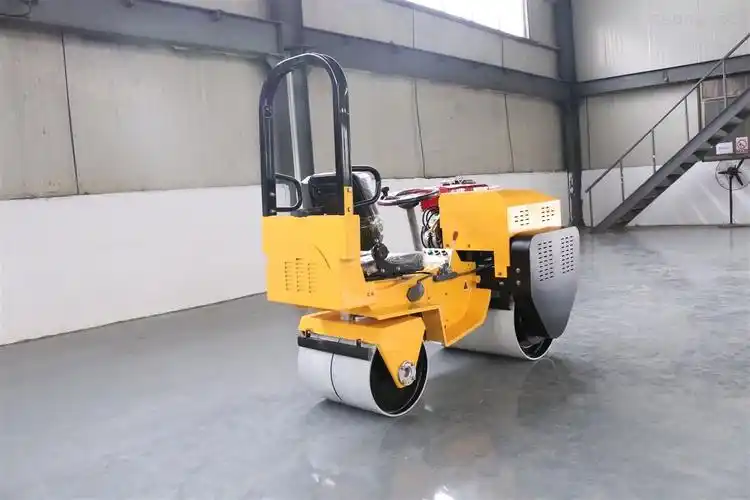 岳工小型震动压路机