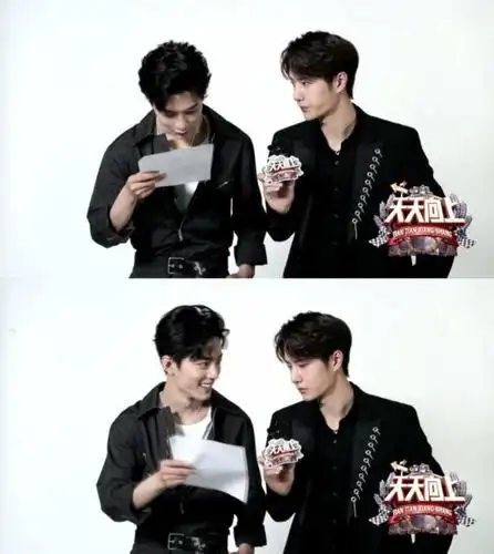 肖战王一博《天天向上》看油菜花合照了,肖战惊讶,王一博挨近看