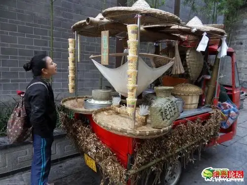 【转载】80后小伙卖豆浆给钱往兜里甩,信任不设防