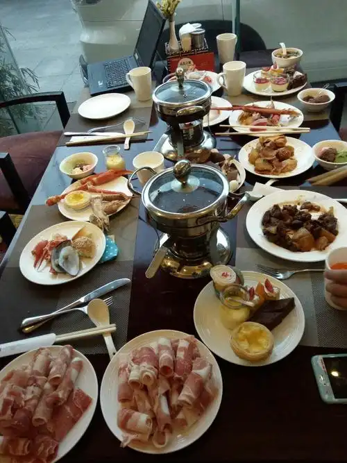 吃,算了,走吧,心里不大舒服,明明前面还有几桌坐