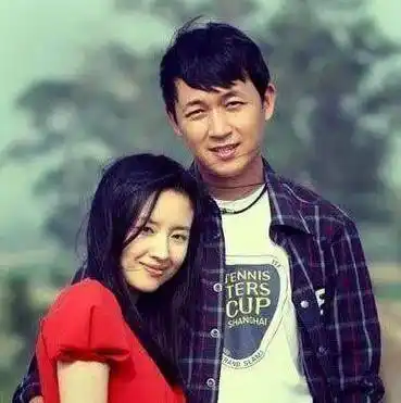 被董洁曝嗜赌成性不让看儿子的潘粤明2天前他又道歉了