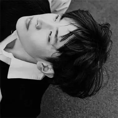 黑白伤感帅气的精致男生头像 冷酷霸气的优质高级真人头像男_男生头像