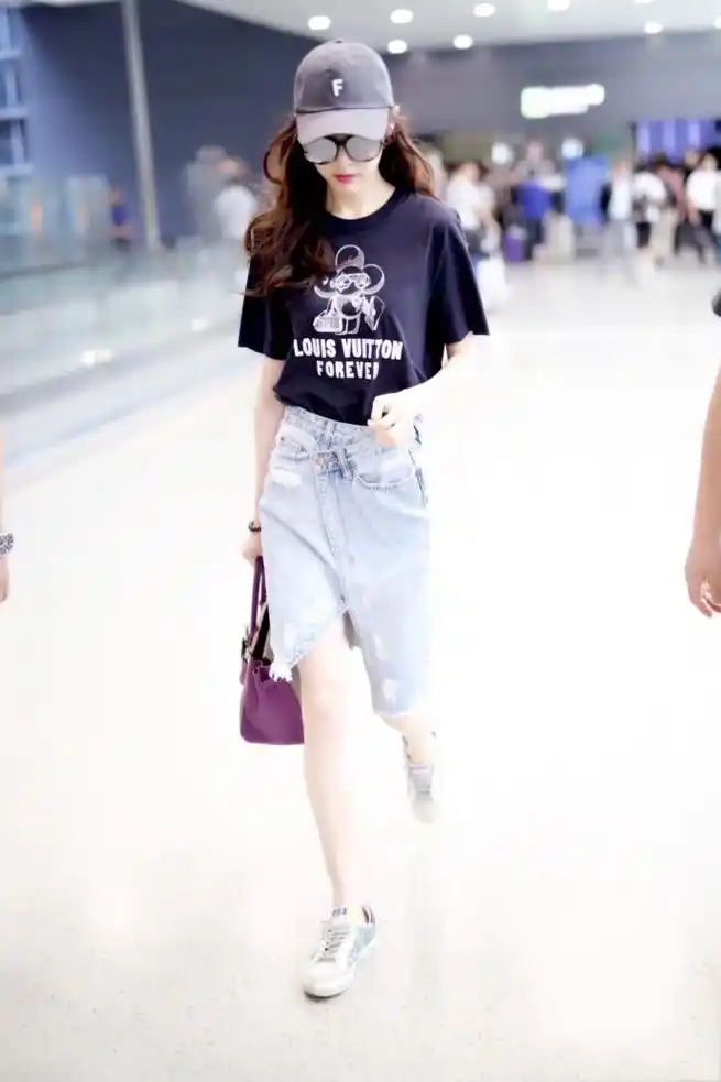 唐嫣穿牛仔裤现身气质清新又少女网友罗晋太有眼光了