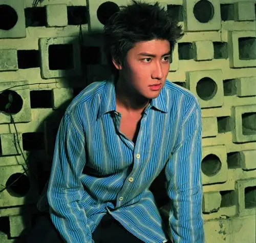 图文:香港著名歌星陈司翰精彩写真-15