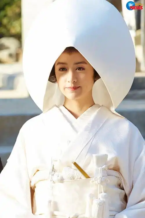 山本美月首度挑战传统新娘服「白无垢」 气质出众完美又超时尚