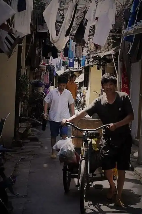 实拍最真实的上海市井生活:贫民窟!