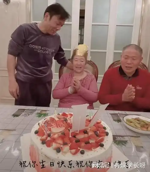 著名歌手祁隆被前妻实名举报:家暴,出轨,眼睛被打青