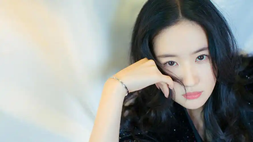高颜值女神刘亦菲清新淡雅写真,大陆明星-回车桌面