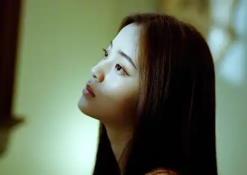 欧阳娜娜"侧颜照"被吐槽整容!故意关10级美颜,亚洲特征太明显