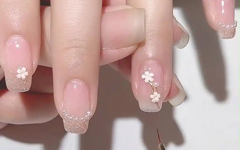 简约温柔小花花美甲