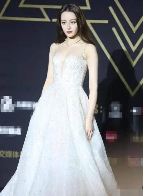 迪丽热巴,婚纱礼服,纱裙