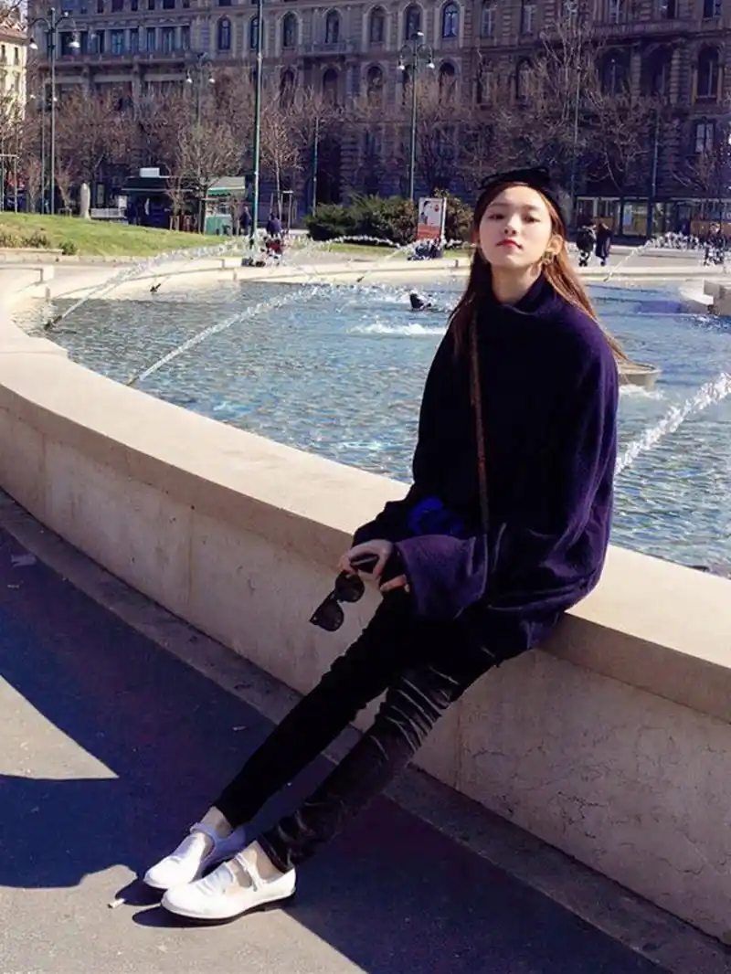 李圣经身材也太绝了吧!真实的细腿精!