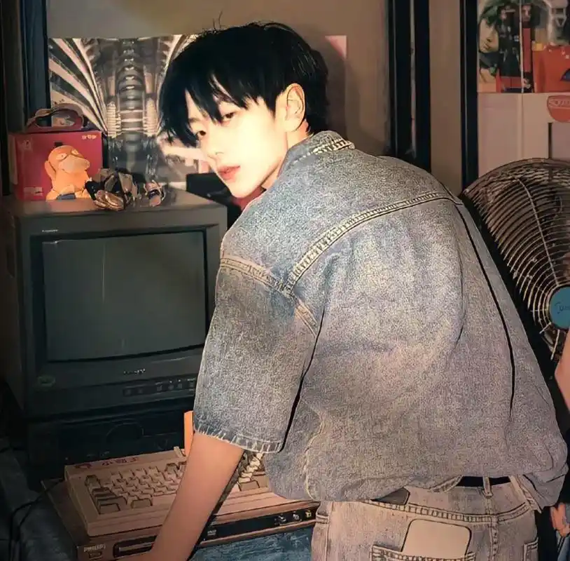 远离世俗的头像#优质头像 #男生头像  - 抖音