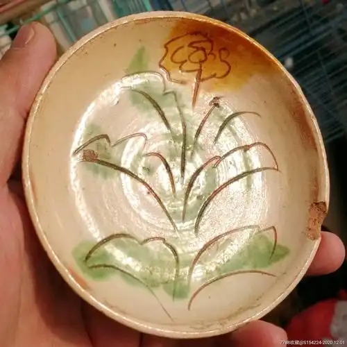 辽三彩花卉纹小盘