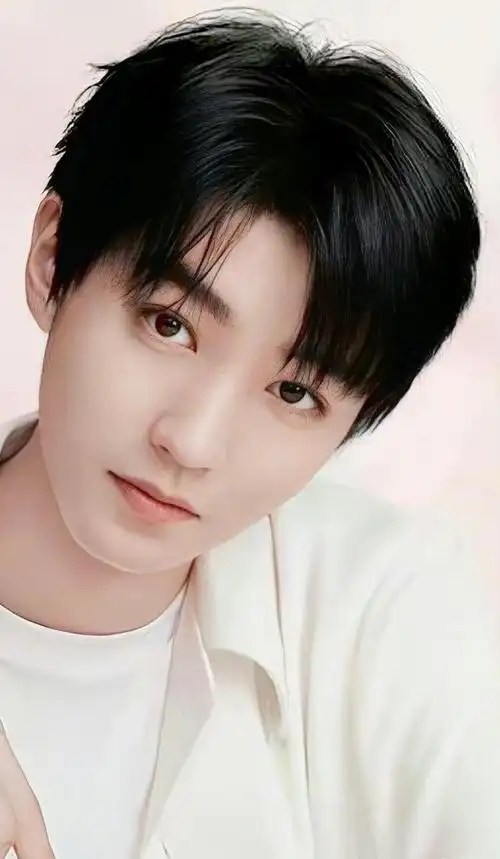 王俊凯最新出关广告钢琴王子亮相技能点满