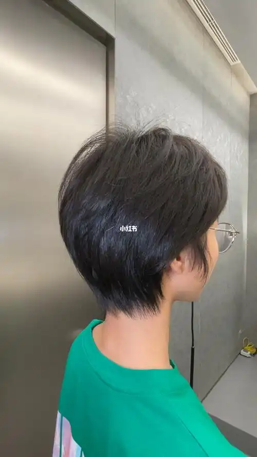 每个学生必须经历的短发,初中的你是不是一样#今日发型  #圆脸发型